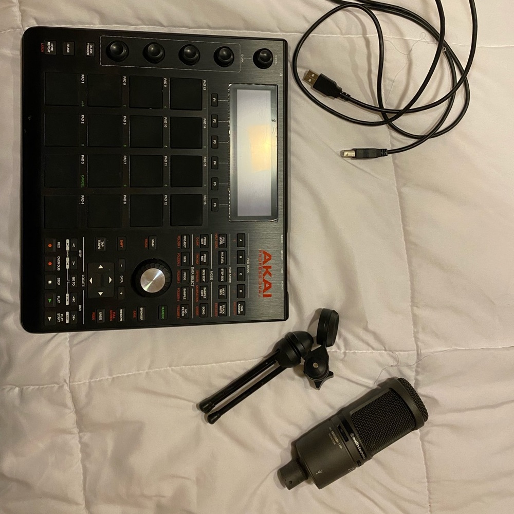 AKAÍ Professional MPC Studio 16 Pad MIDI + Audio Technica AT2020